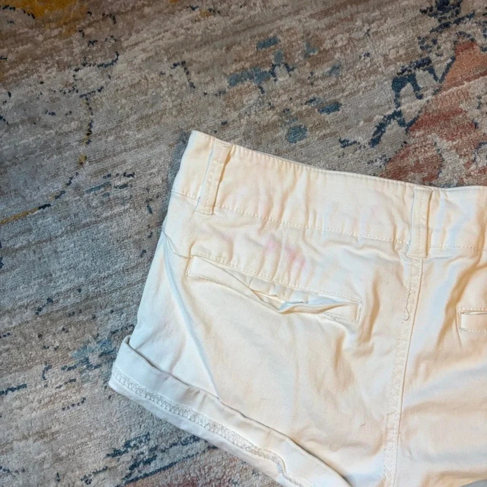 Express Womens White Low Rise Y2K Micro Shorts Size 4 Cotton Blend Cuffed Hem
